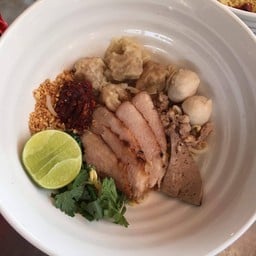 เกี๊ยวต้มยำ