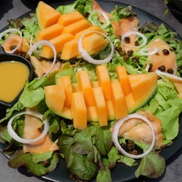 สโม๊คแซลมอนซัมเมอร์สลัด