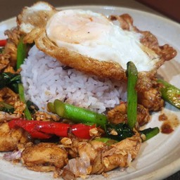 ผัดคะน้าหมูหมัก ไข่ลาวา LM