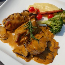 สันในหมูซอสเห็ดคาล์วาโดส