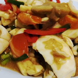 ปลาหมึกผัดไข่เค็ม