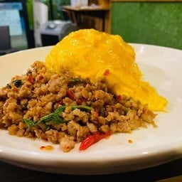 ข้าวไข่ข้นกะเพา