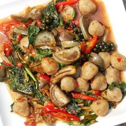 ลูกชิ้นปลากรายผัดฉ่า