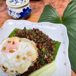 ข้าวกะเพราพริกแห้ง + ไข่ดาว