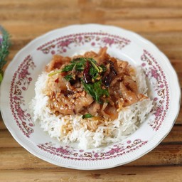 ข้าวผัดกระเพราะพริกคั่วหมูนุ่ม