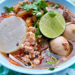 ก๋วยเตี๋ยวพี่นัน/ขนมไทยยายแตน