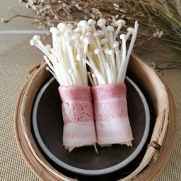 เบคอนพันเห็ดเข็มทอง