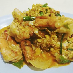 กุ้งหมึกผัดผงกระหรี่