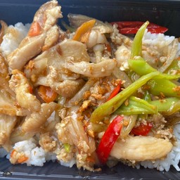 ข้าวราดผัดพริกหยวกไก่
