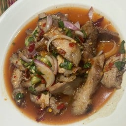 ยำคอหมูย่าง