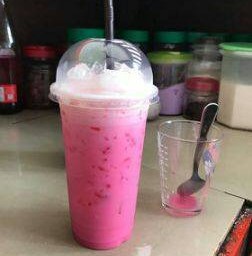 นมเย็นน้ำแดง -ชงและปั่น
