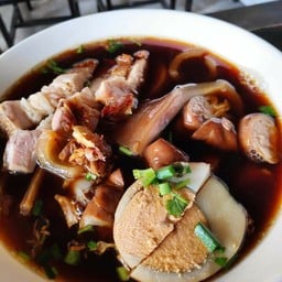 ร้านก๋วยจั๊บหม้อเอียง ซอยสุขสวัสดิ์ 26