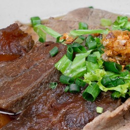 ก๋วยเตี๋ยวเนื้อเปื่อย ลูกชิ้น เนื้อสด ตับ พิเศษ.