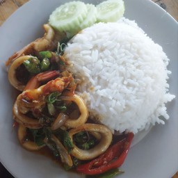 กระเพรารวมทะเล