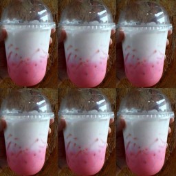 นมสดสตรอเบอรรี่