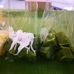 ขนมเปียกปูนใบเตย