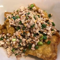 เกี๊ยวอวบทอดต้มยำแห้ง