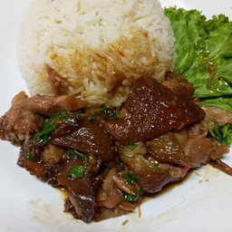 ข้าวกะเพราขาหมู