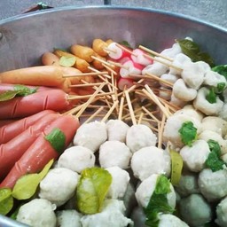 น้องมายลูกชิ้นนิ่ง น้ำจิ้มรสเด็ด