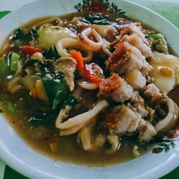 ราดหน้าปลาหมึก&หมูกรอบ
