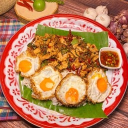 ข้าวกะเพราถาด + ไข่ดาว 4 ฟอง Size L