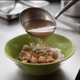 ก๋วยจั๊บหมูกรอบสูตรเยาวราช