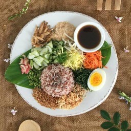 ข้าวยำปักษ์ใต้ รสชมพู