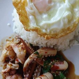 ข้าวกระเพราหมึก