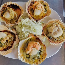 หอยเชลล์อบเนยกระเทียม