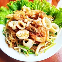 ผัดหมี่โคราช  เรวดี