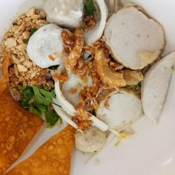 ก๋วยเตี๋ยวลูกชิ้นแห้ง