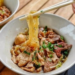 ก๋วยเตี๋ยวหมูน้ำตก