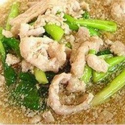 ราดหน้าหมู ไก่ กุ้ง รวมมิตร