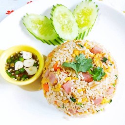 ข้าวผัดบ้านนนท์