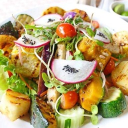 สลัดผักย่าง