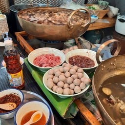 อามีนะก๋วยเตี๋ยวเนื้อตุ๋น