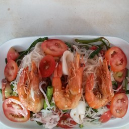 ยำทะเลขนมจีนน้ำปลาร้า