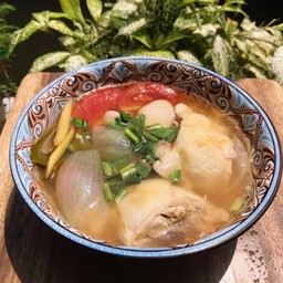 ต้มแซ่บสะโพกติดน่องไก่น้ำใส