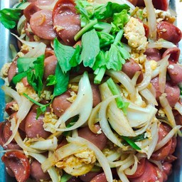 ผัดไส้กรอก