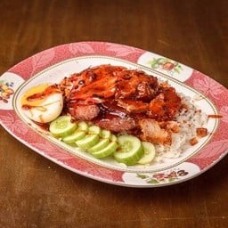 ข้าวหมูแดงหมูกรอบรวม