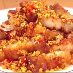 หมูกรอบกระเทียม