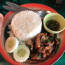 ข้าวราดกะเพราหมูอบ