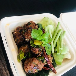 ลาบหมูทอด