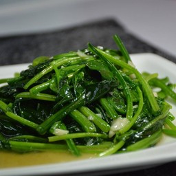 ผัดปวยเล้ง炒菠菜