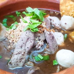 ก๋วยเตี๋ยวเรือหม้อดินยกซด