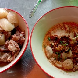 เจ๊ณีก๋วยเตี๋ยวหมูเด้ง