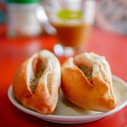 ขนมปังเวียดนาม ( หมูสับ หมูยอ กุนเชียง )