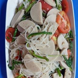 ยำหมูยอขนมจีน้ำปลาร้า