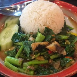 ข้าวคะน้าปลาเค็ม