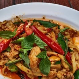 ผัดเผ็ดไก่หน่อไม้เหลือง